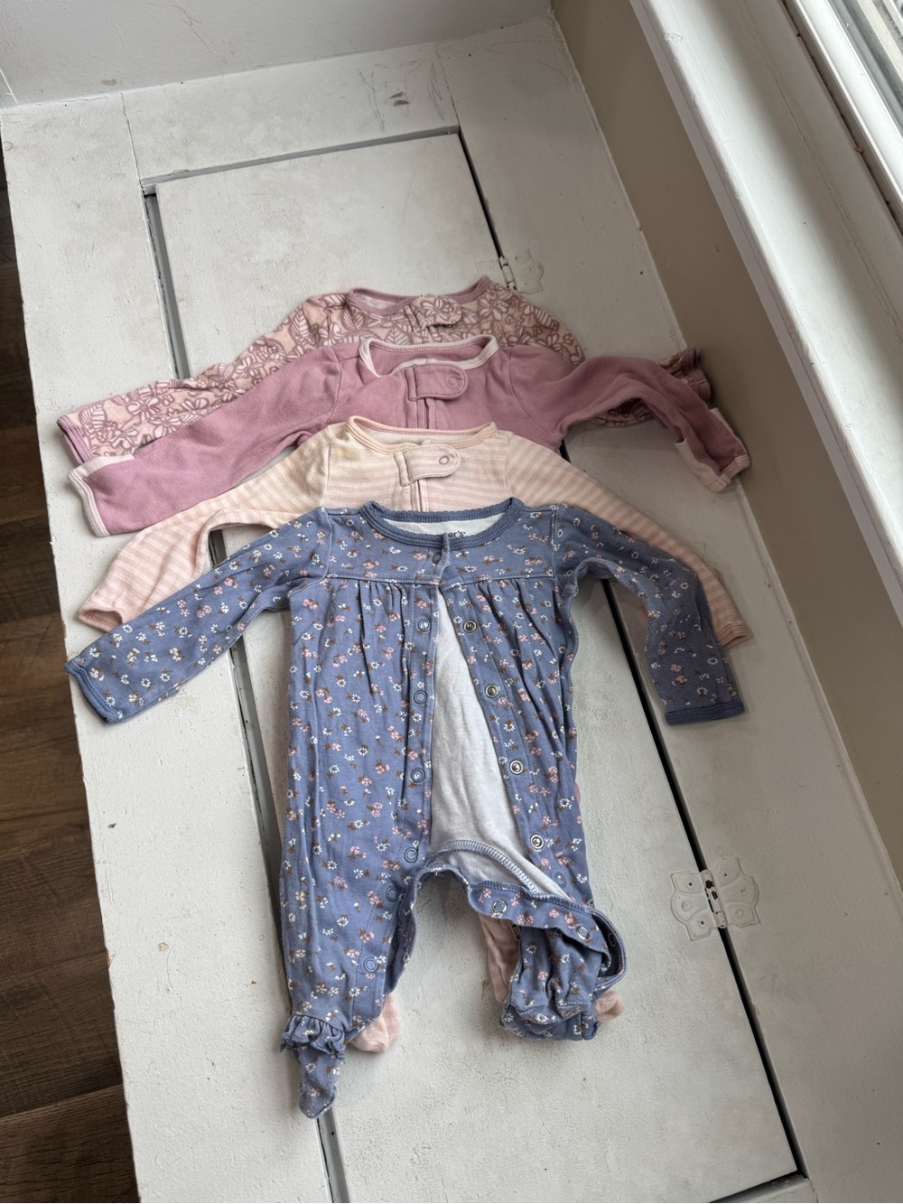 Carter’s Newborn baby onesies size NB